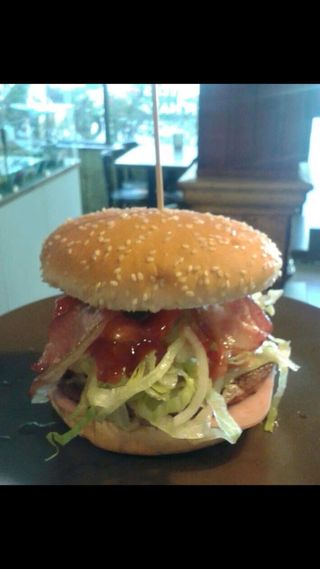 Hamburguesa Normal Más Jamón Con Queso Y Bacon