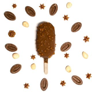 Polo Blanco Con Frutos Rojos