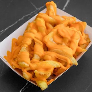 Patatas rústicas con salsa cheddar 