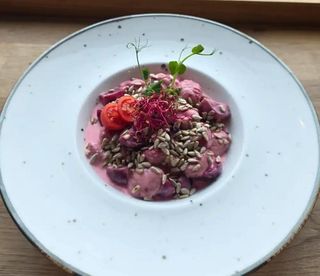Gnocchi buraczane z kozim serem