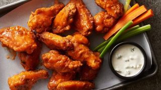 Buffalo wings w pikantnym sosie louisiana