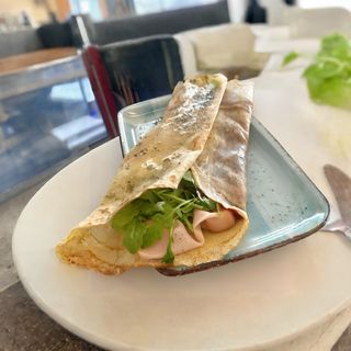 Crepe De Vegetal Con Atún