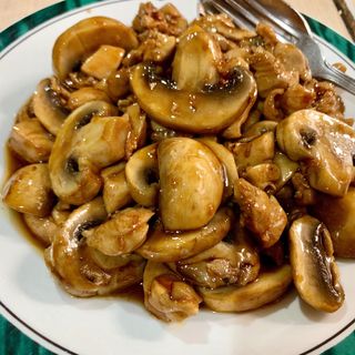 Pollo con champiñones