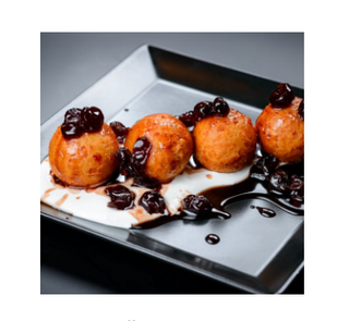 Papanasi cu dulceață din fructe de padure