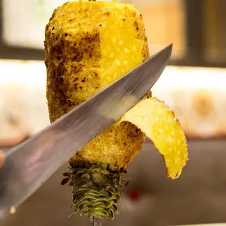 Piña  asada con Helado de Coco
