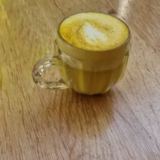 Te de curcuma con leche de almendra
