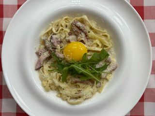 Карбонара з беконом і яєчним жовтком (305g)