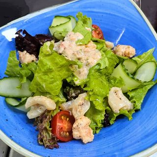 Теплий салат із морепродуктами