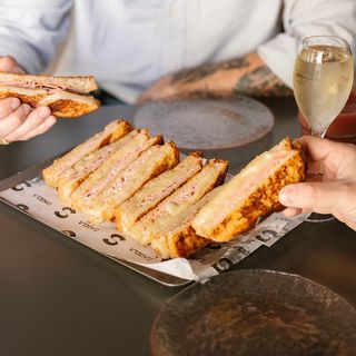 Sándwich Requetemixto clásico