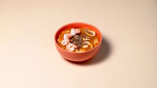 ტომ იამი კრევეტებით და სობა ნუდლსით