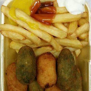 Combinado De Croquetas De Espinacas Con Piñones