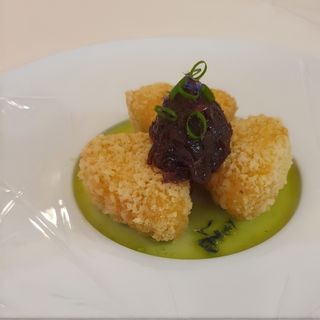 Camembert crocant cu dulceata de ceapa rosie