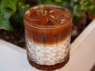 Айс лате з шоколадним сиропом (250ml)