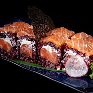 Uramaki black salmone - 8 pezzi