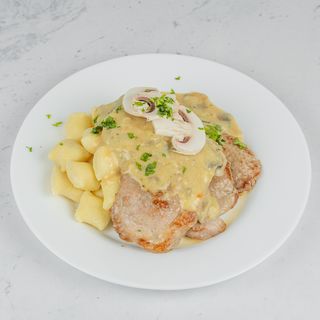 Medaljoni od lungića u umaku od gljiva i njoke