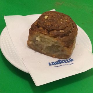 Torta di rose (cinnamon roll)