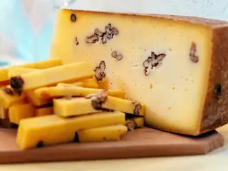 Branza nuci