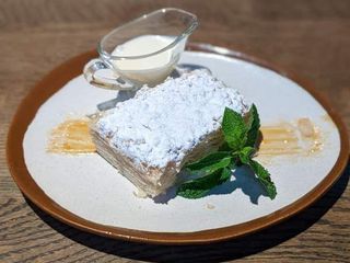 Наполеон з ванільним соусом (150/30g)