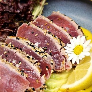 Tataki de atún cremoso