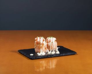 Gunkan de Salmão Braseado