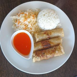 Sajgonki 3szt z ryżem surowka