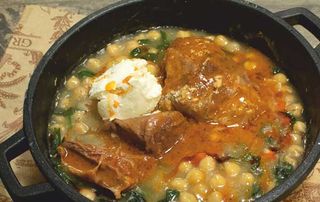 Агнешко с нахут и спанак (600г)