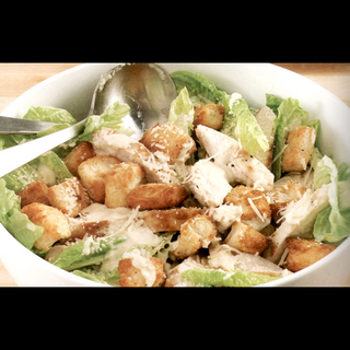 Ensalada César con pollo