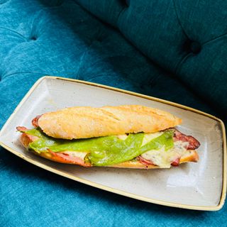 Bocadillo De Bacon Con Queso