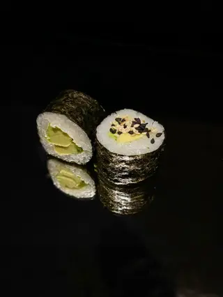 Рол Макі з авокадо (140г)