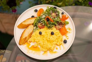 Скрэмбл з лососем