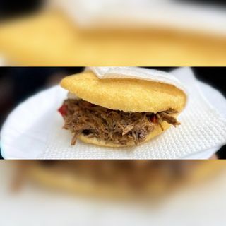 Arepa De Carne Mechada