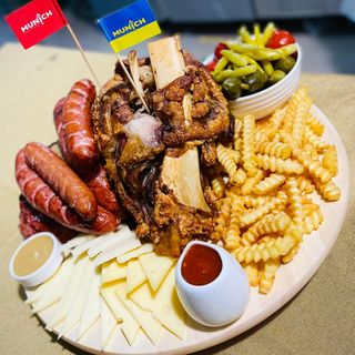 Hot cut For 6-7 persons. 