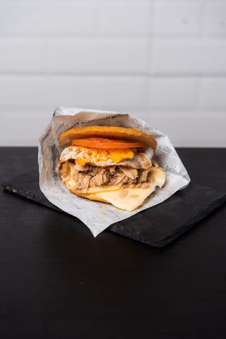 Arepa de atún (1 ud.)