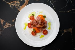 Яєчня з беконом і томатами (300г)