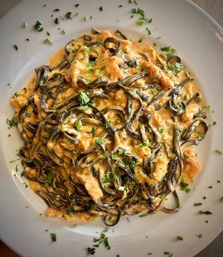 TAGLIOLINI NERI SALMONE