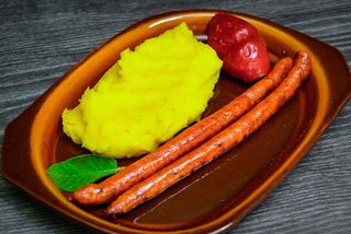 Meniu Carnaciori Afumati la Gratar + Garnitura