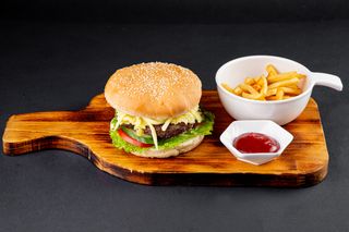 бургер говяжий с фри  (250 гр.)