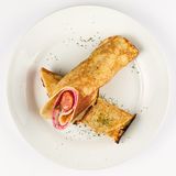 Palačinke s kobasicom i umacima pikantna