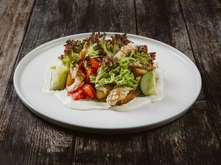 Sałatka z kalmarem i pieczonymi ziemniakami