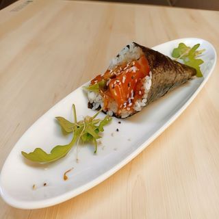 106.Temaki De Atún (1 Pza.)