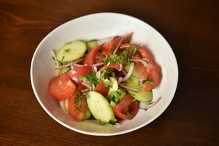 კიტრი-პომიდვრის სალათი