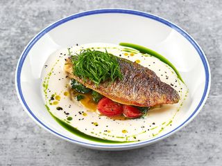 ДОРАДО, КРЕМ ІЗ ЦВІТНОЇ КАПУСТИ, СОУС ВЕЛЮТЕ