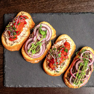Bruschetta alla crema di olive