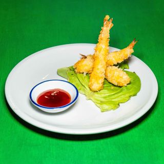 Tempura di gamberi con la salsa