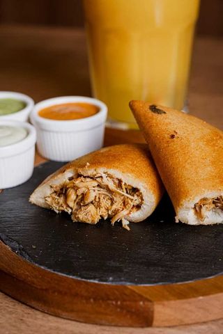 Empanada de Pollo y Queso