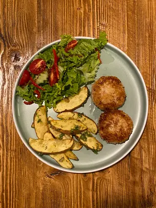 Chicken cutlet with  Mexican potatoes and salad
