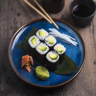 Maki de aguacate (6 piezas)