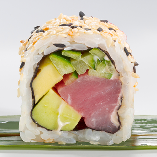 Каліфорнія з тунцем в кунжуті  (220г\280г)