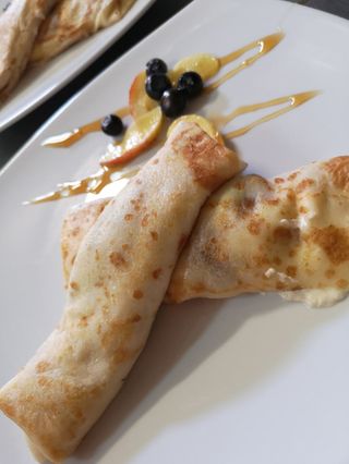 Naleśniki z serkiem waniliowym i dżemem