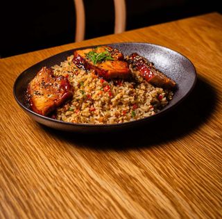 Yakimeshi de Panceta de Cerdo